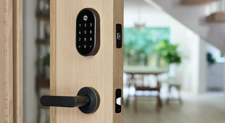 How-To-Choose-The-Right-Hardware-And-Accessories-For-Your-Wood-Doors